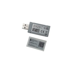 Adaptador Wifi Bosch G10-3 gris de forma rectangular con puerto USB y una tarjeta pequeña con código QR para configuración.